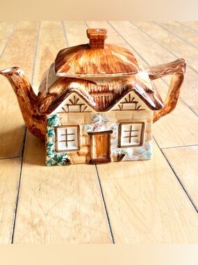 Keele St Pottery Cottageware Rustic Hand painted Teapot